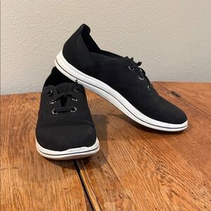 Clarks Cloudsteppers Breeze Ave Sneakers – Women’s Size 6 – Canvas Slip-On